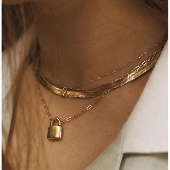 Merewif Holmes Necklace - Picture 1 of 3